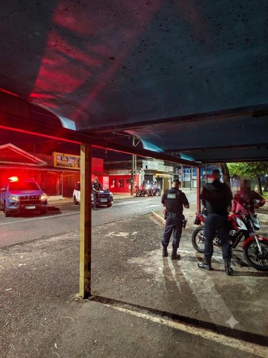 Foto 2 de 5 — Motociclista foge de blitz e é detido na Vila Xavier